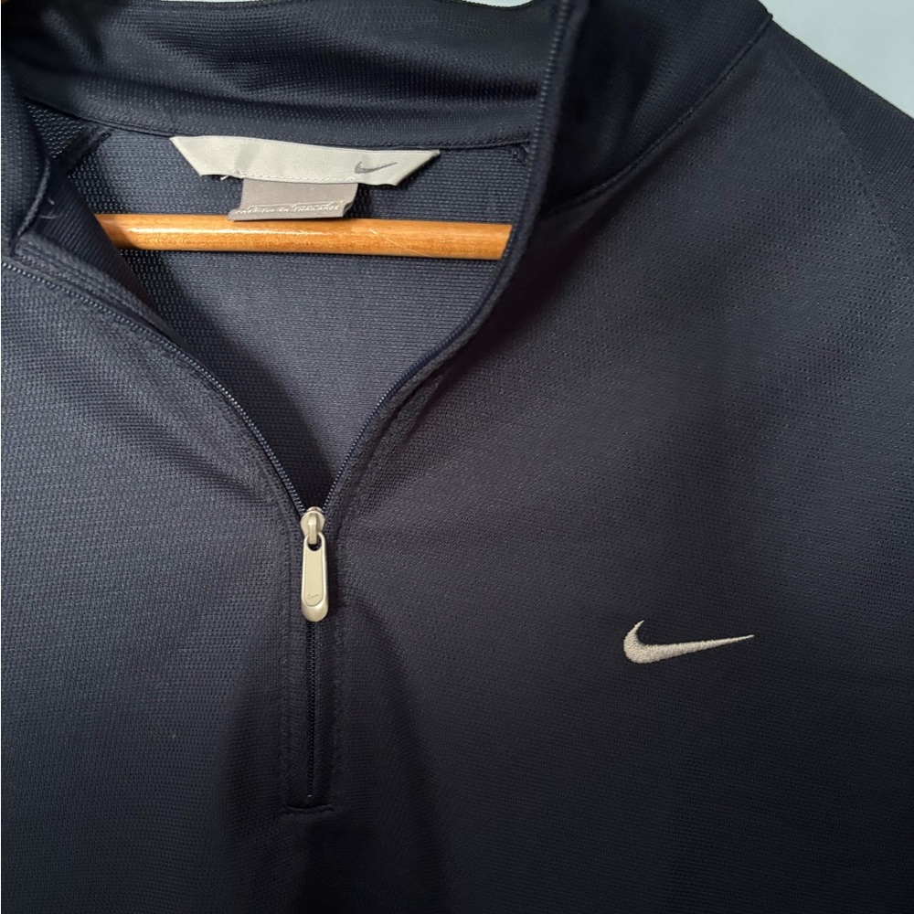 Nike Quarter Zip. - Picture 2 of 3